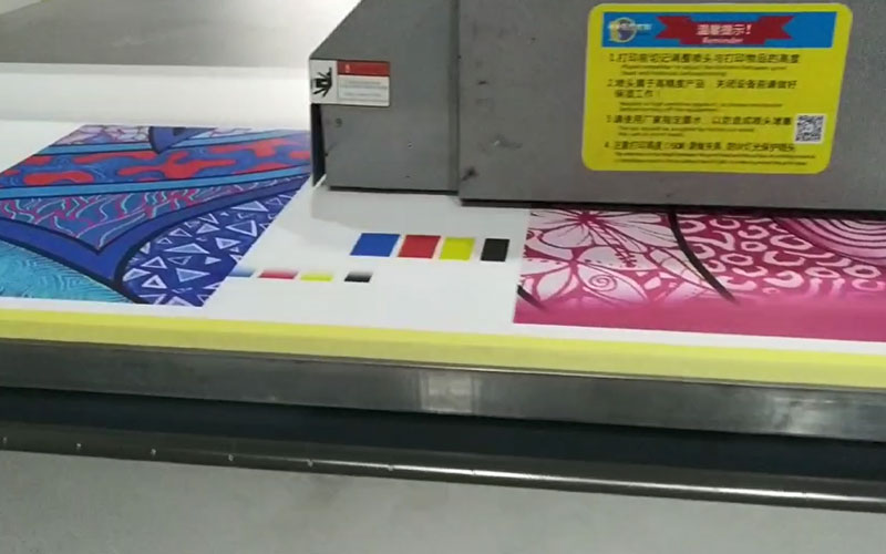 裝飾畫(huà)打印機(jī)uv好還是微噴好
